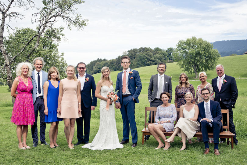 Freunden und Familie in die Planung der Hochzeit einbinden - Tipps von Strauß & Fliege