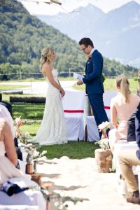 Braut und Bräutigam geben sich ihr Eheversprechen