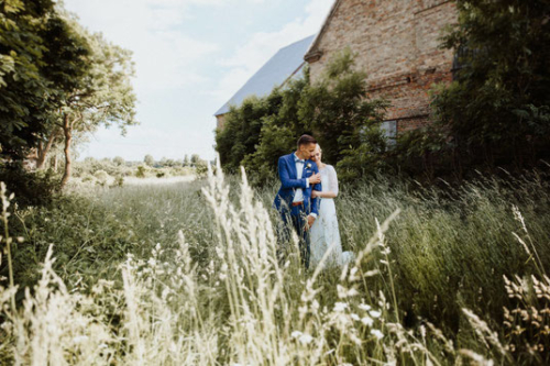 Hochzeit unter freiem Himmel mit Hochzeitsrednerin von Strauß & Fliege