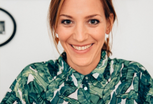 Katharina Neudorfer ist freie Rednerin bei Strauß & Fliege in München und im Umland