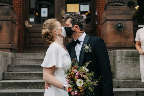 Corona Hochzeit Berlin mit Strauß & Fliege Traurednerin Juliane