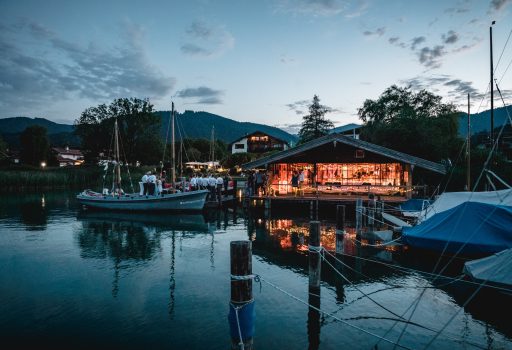 Bootshaus und Steg am See als Hochzeitslocation | Stra