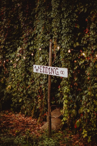 Hochzeitsschild für freie Trauung im Schrebergarten Berlin