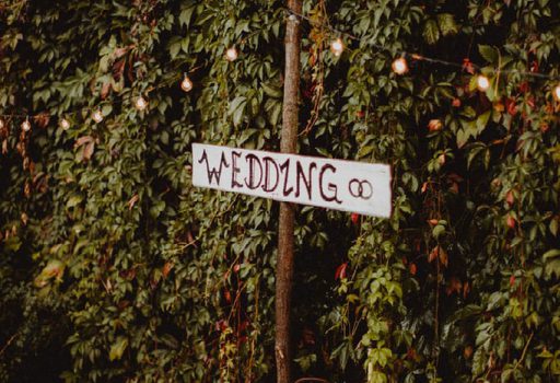 Hochzeitsschild für freie Trauung im Schrebergarten Berlin