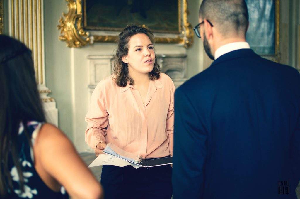 Traurednerin Martha Münder von Strauß & Fliege bei einer Schlosshochzeit