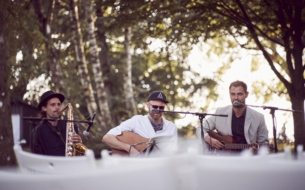 Musiker Trio mit Live Musik für Hochzeiten und freie Trauungen | Strauß & Fliege
