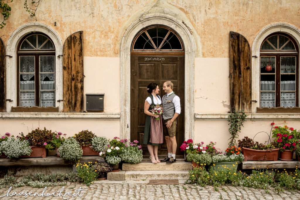 Bräutigam in der bayerischen Hochzeitstracht | Freie Trauung | Strauß & Fliege