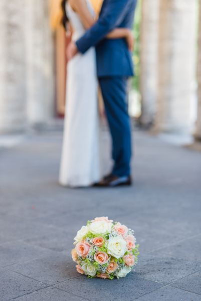 Brautstrauß creme und pfirsich | Blumenstrauß Hochzeit | Strauß & Fliege