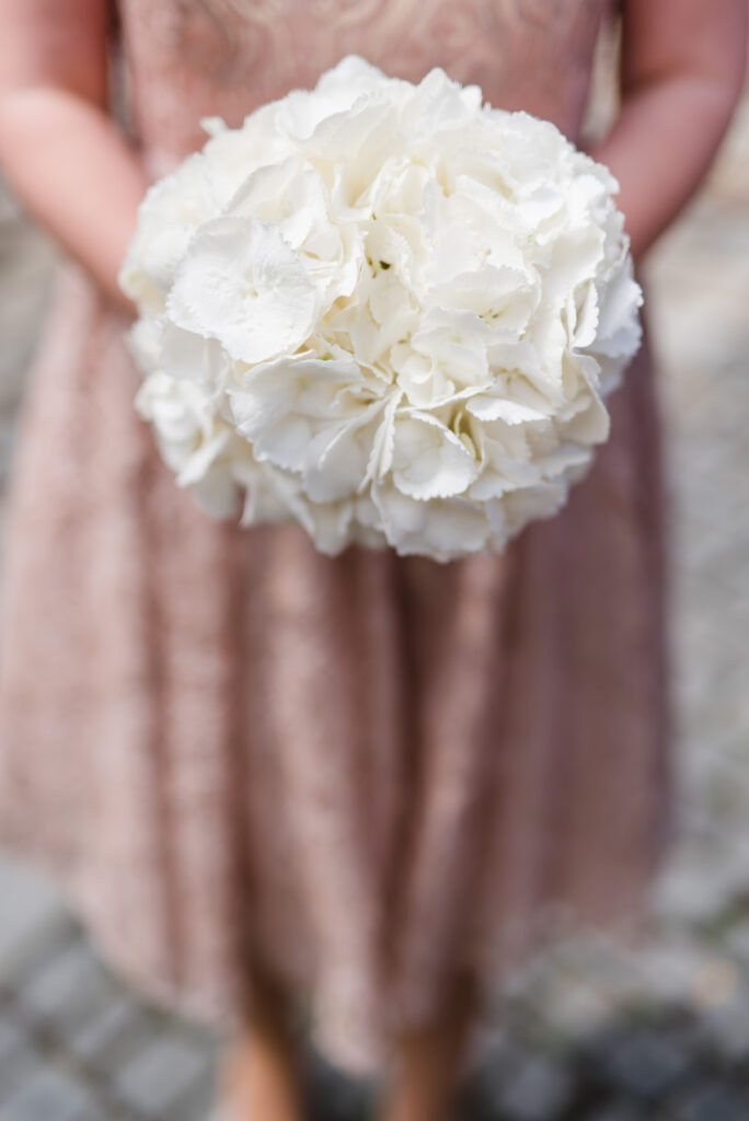 Brautstrauß weiß | Blumenstrauß Hochzeit | Strauß & Fliege