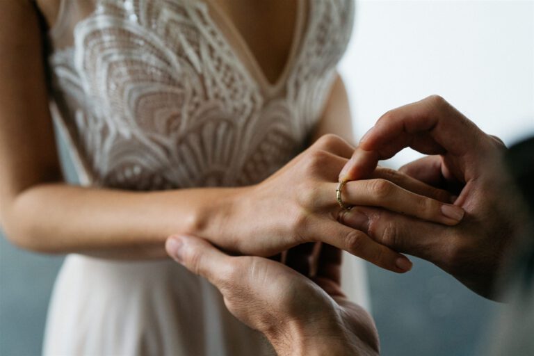 Ringwechsel Trauringe | Freie Trauung | Strauß & Fliege