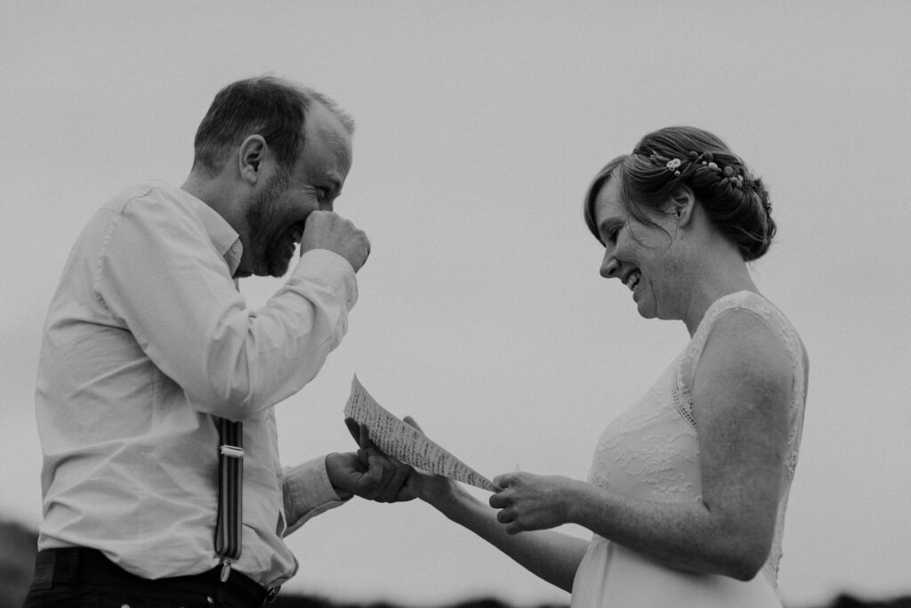 Eheversprechen rührt Bräutigam zu Tränen | Strauß & Fliege