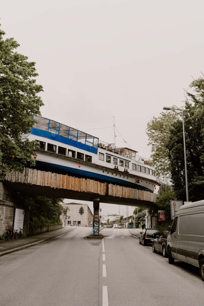 Freie Trauung München | Hochzeits-Location Alte Utting | Strauß & Fliege