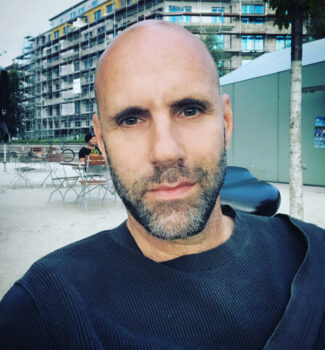 Freier Trauredner Berlin | Kjel Fiedler gestaltet freie Trauungen | Strauß & Fliege