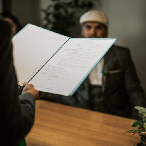 Freie Trauung und Standesamt: Wann passt welcher Abstand wirklich zu euch?