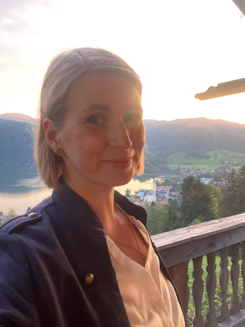 Freie Traurednerin Ellen-Jane Austin aus Baden-Württemberg | Strauß & Fliege