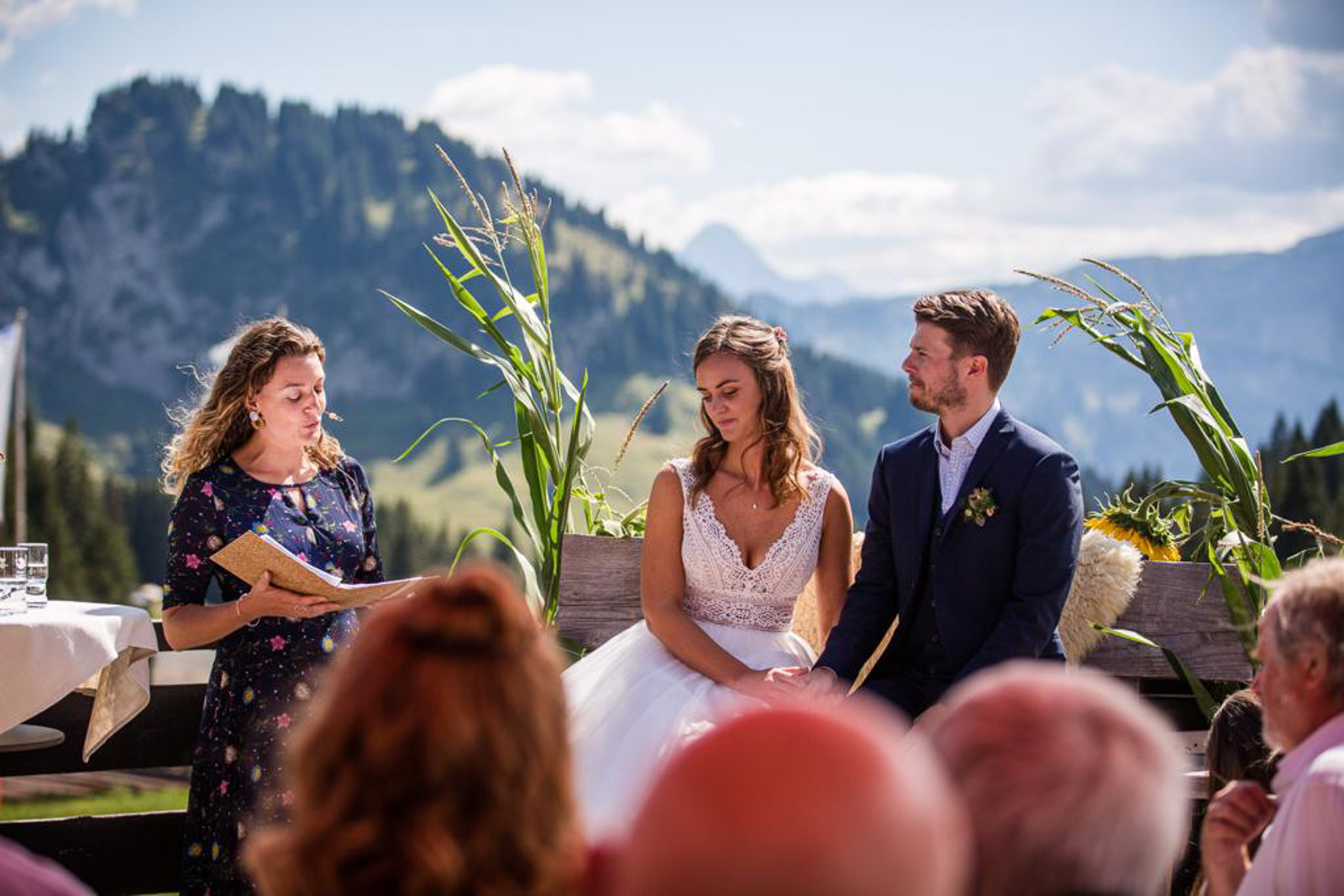 Freie Trauung auf der Grasgehrenhütte im Allgäu | Traurednerin Carolin Imgrund | Strauß & Fliege