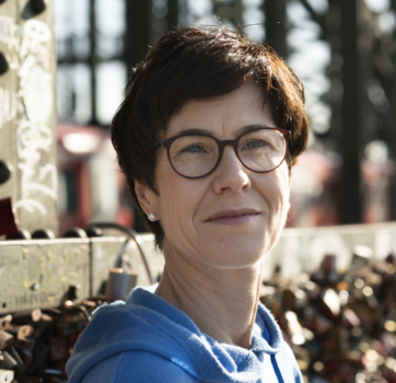 Traurednerin Köln Ulrike Römer | Freie Trauung Nordrhein-Westfalen | Strauß & Fliege