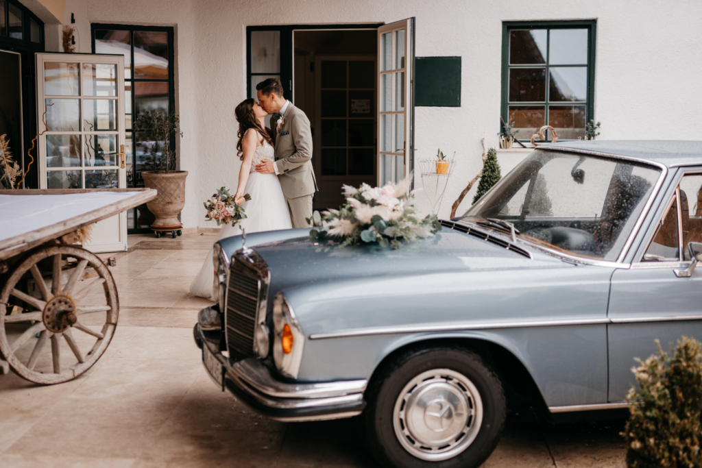 Freie Trauung mit Hochzeitsrednerin Carolin Aßmann aus München | Strauß & Fliege