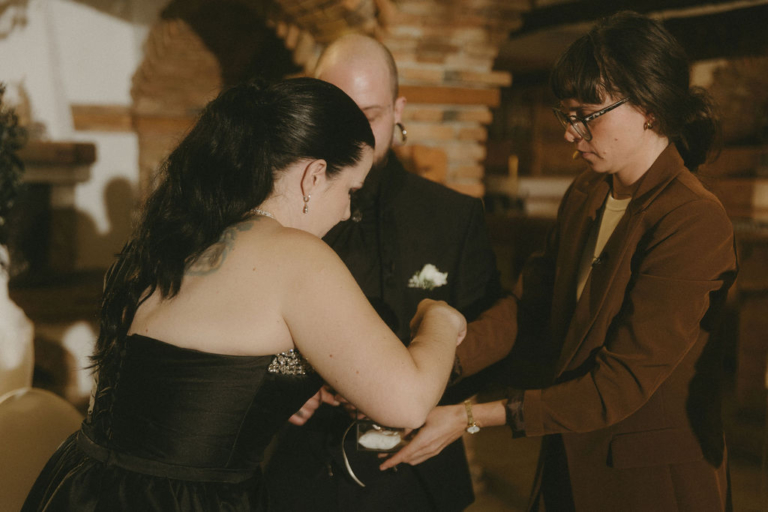 Freie Trauung mit Traurednerin Saskia Strobel aus Kufstein | Strauß & Fliege