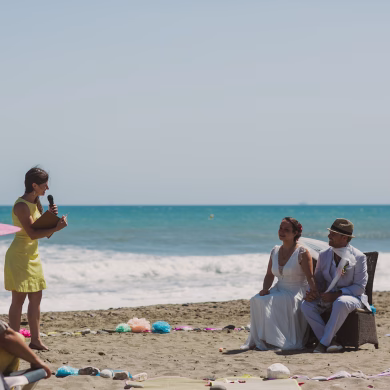 Heiraten am Meer bei einer freien Trauung mit Strauß & Fliege Traurednerin Rune