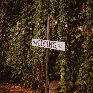 Hochzeitsschild für freie Trauung im Schrebergarten Berlin