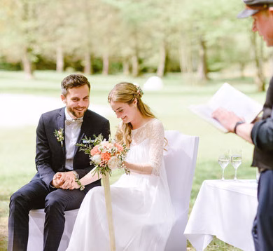Hochzeit unter freiem Himmel mit Hochzeitsrednerin von Strauß & Fliege