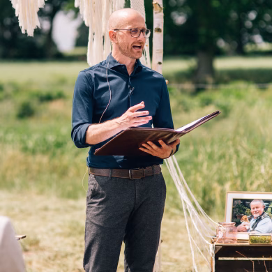 Freie Trauung Rohlsdorf Brandenburg | Trauredner Anton Pohle | Strauß & Fliege