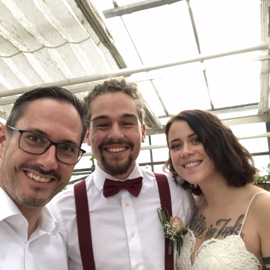 Freie Trauung München | Professionelle HochzeitsrednerInnen | Strauß & Fliege