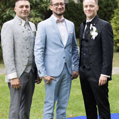Freie Trauung Queer in Brandenburg | Trauredner Dr. Patrick Diemling | Strauß & Fliege