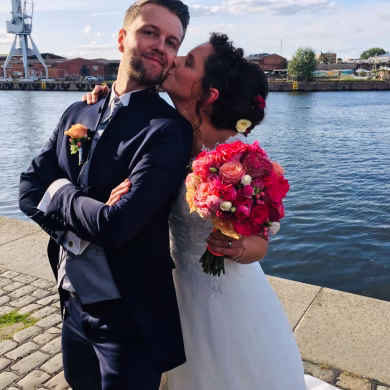 Freie Trauung im Hansemuseum Lübeck | Heiraten am Wasser | Strauß & Fliege