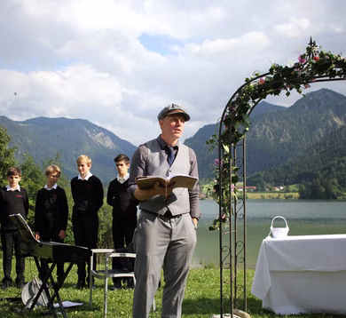 Hochzeit unter freiem Himmel mit Hochzeitsrednerin von Strauß & Fliege