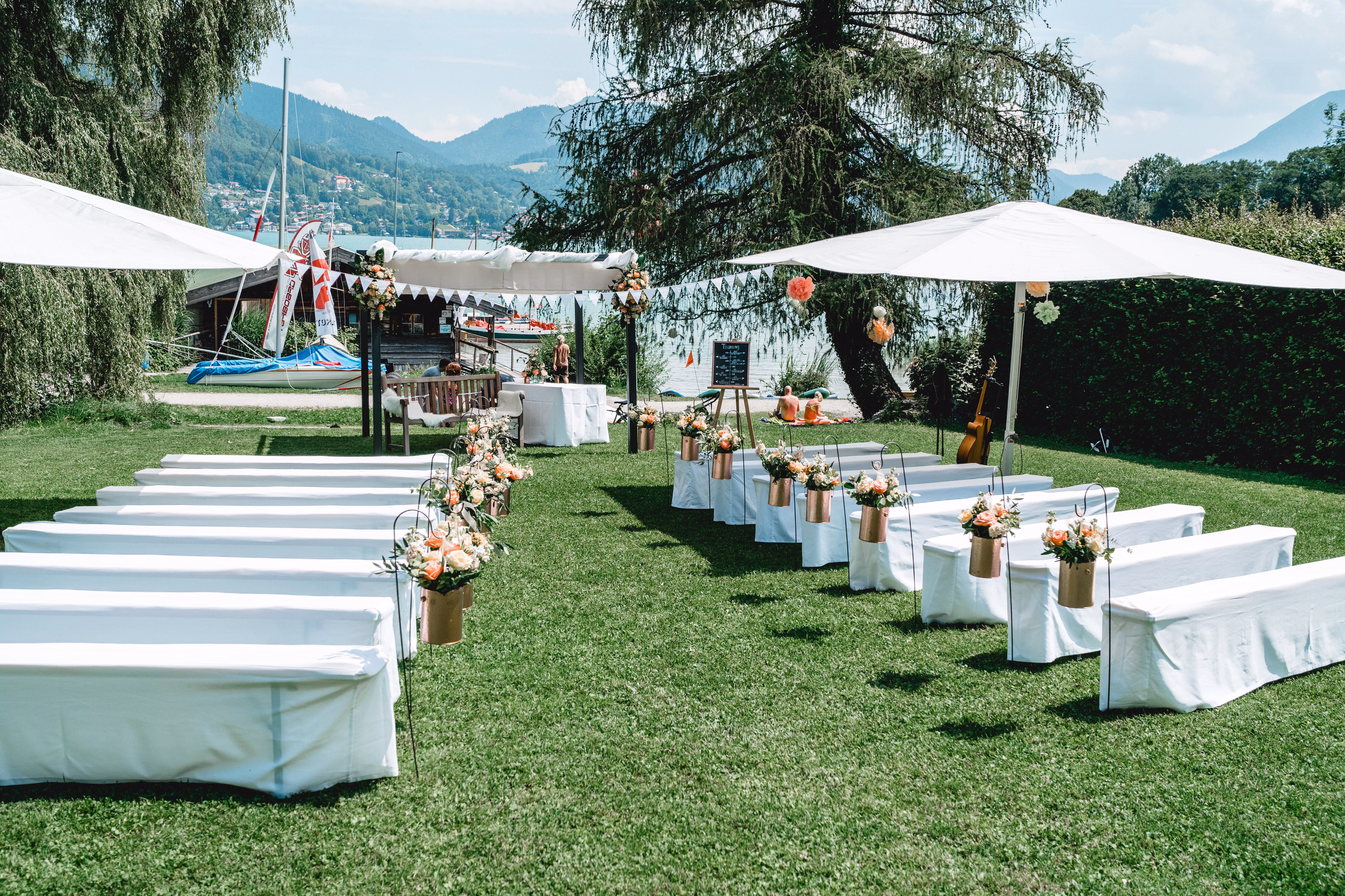 Hochzeit planen | Details wie Dekoration, Blumen und Kuchen | Strauß & Fliege