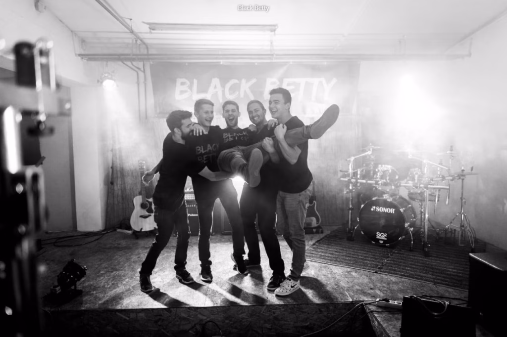 Unser Tipp: die Hochzeitsband Black Betty | Strauß & Fliege
