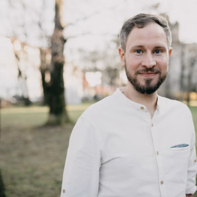Alexander begleitet Eure freie Trauung mit Herzblut. Leidenschaft und Humor