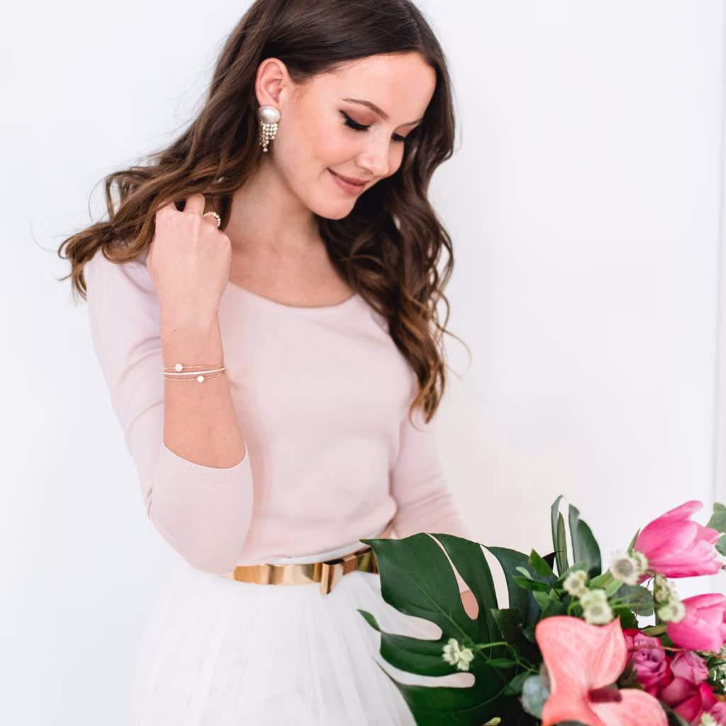 Online Hochzeitskleidershop andcompliments | Strauß & Fliege