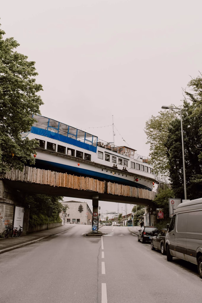 Freie Trauung München | Hochzeits-Location Alte Utting | Strauß & Fliege
