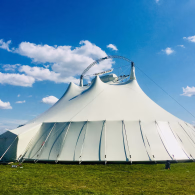 Feiert jetzt Eure Traumhochzeit in diesem Zelt!