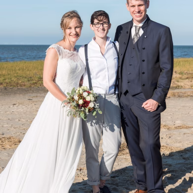Freie Trauung an der Ostsee: Hochzeit am Strand mit Traurednerin Anka von Strauß & Fliege