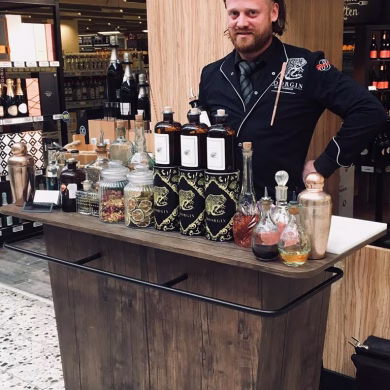Hochzeitsmesse Rosenheim mit Strauß & Fliege Traurednern: Liquid Agentur Service, Cocktailbar