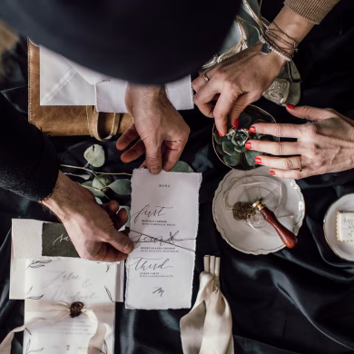 Wunderschöne DIY Tischdekoration bei einer freien Trauung