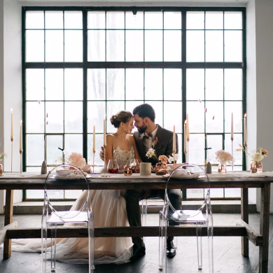 Hochzeitstisch Brautpaar | Freie Trauung Wien | Strauß & Fliege