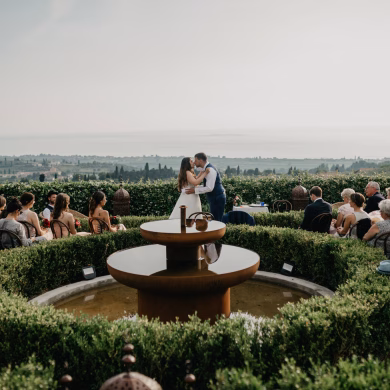 Hochzeit unter freiem Himmel mit Traurednern von Strauß & Fliege